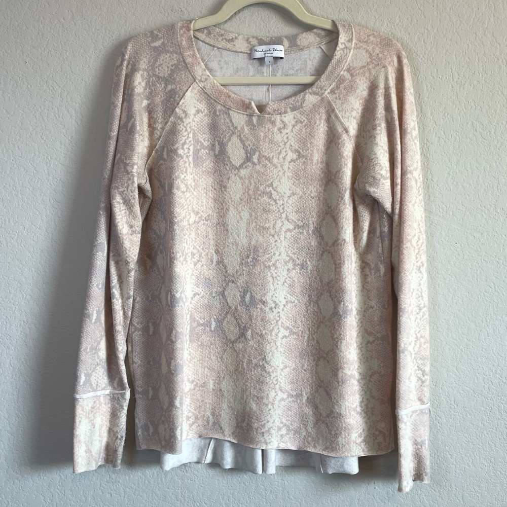 Michael Stars Pink Reptile Print Soft Long Sleeve Boatneck Shirt with Thumbholes - Picture 2 of 9